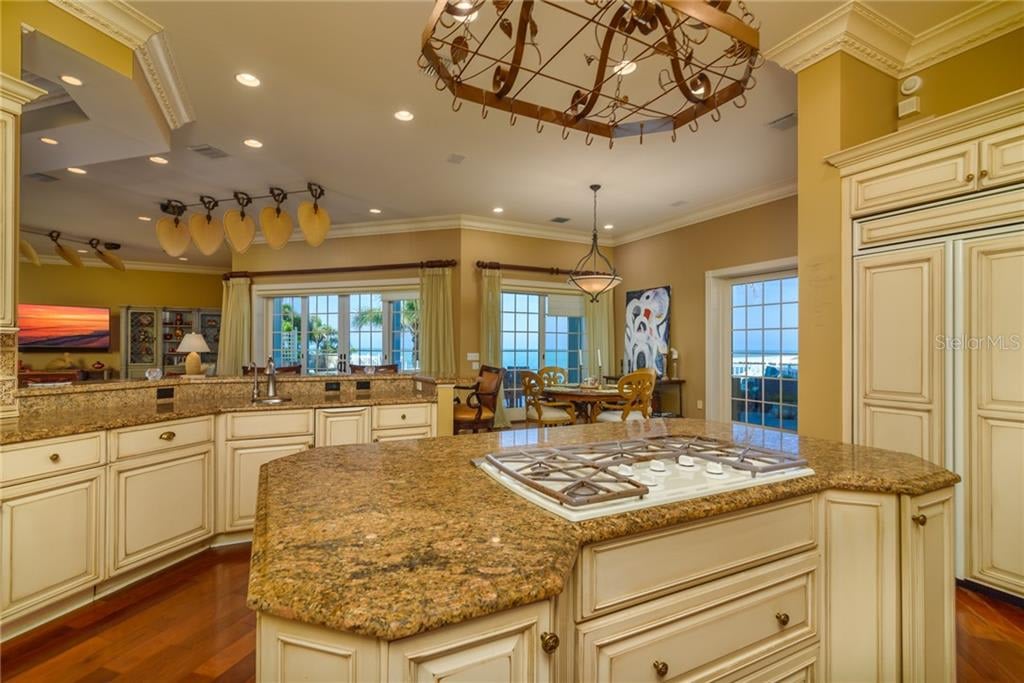 Estate on Lido Shores