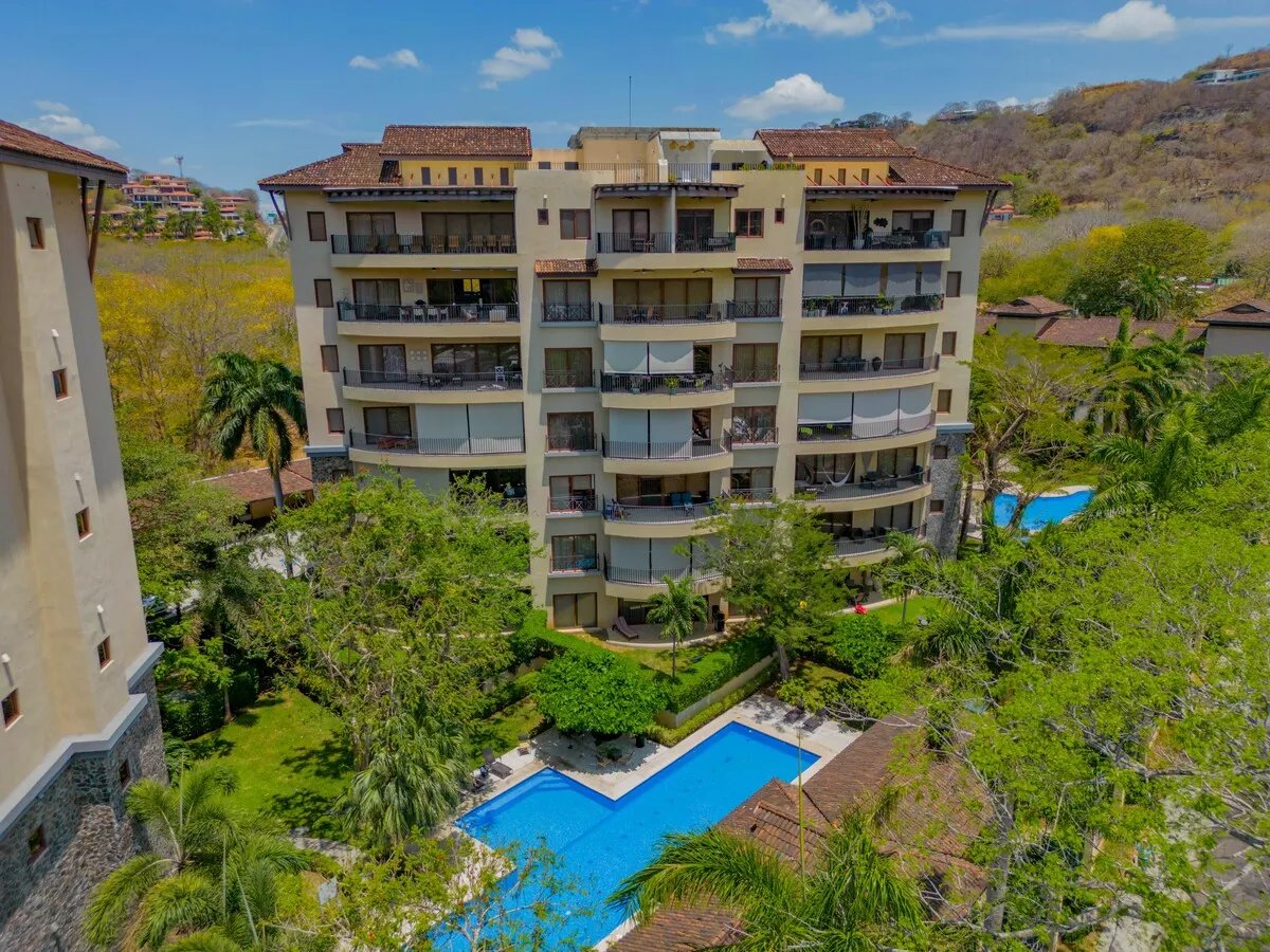 Ground Level Condo with a Yard