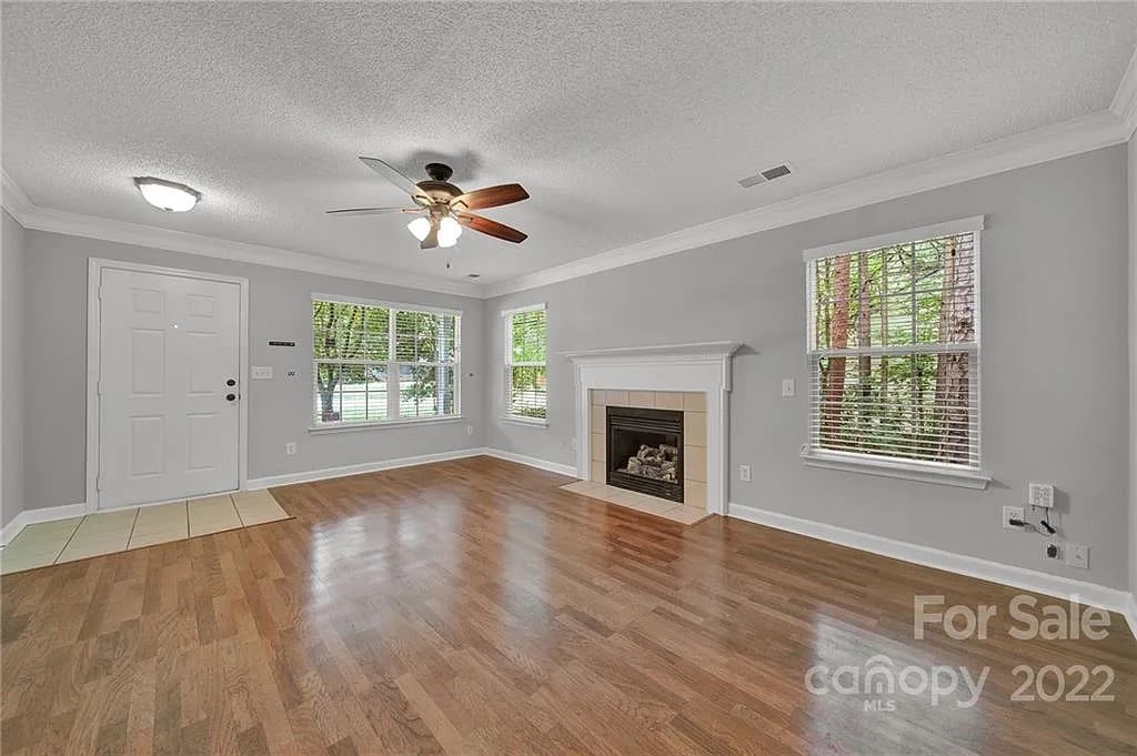 206 Forest Oaks Dr