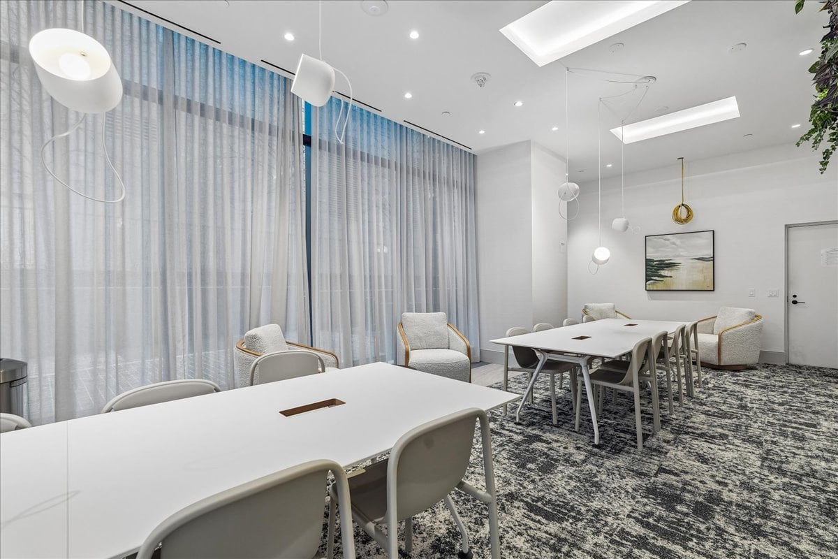 2-bedroom, 2-bathroom CORNER suite