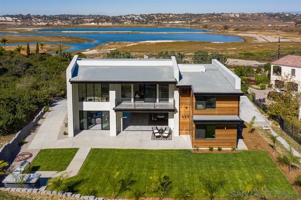 2829 Racetrack View Dr