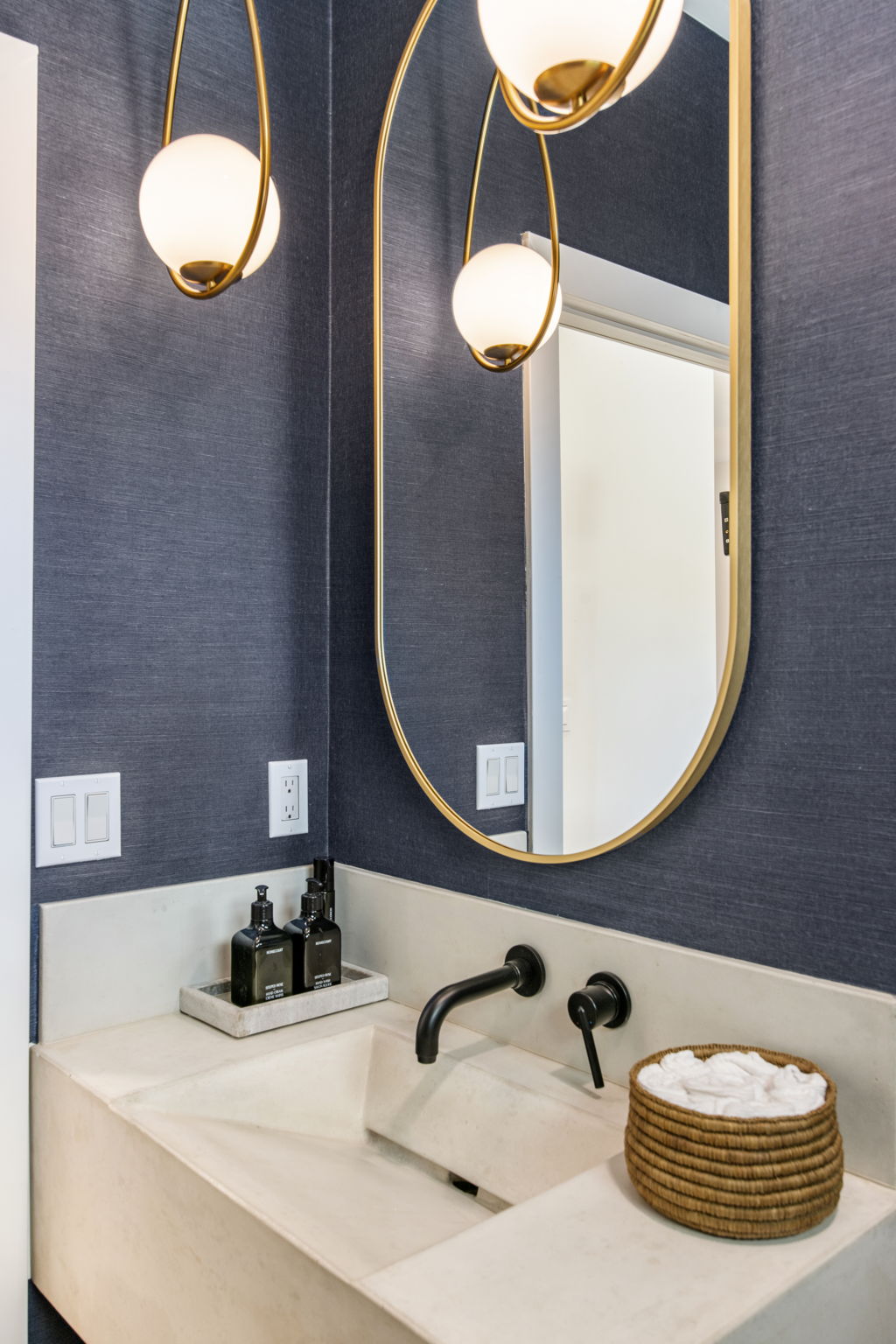 4119 E Indianola Ave