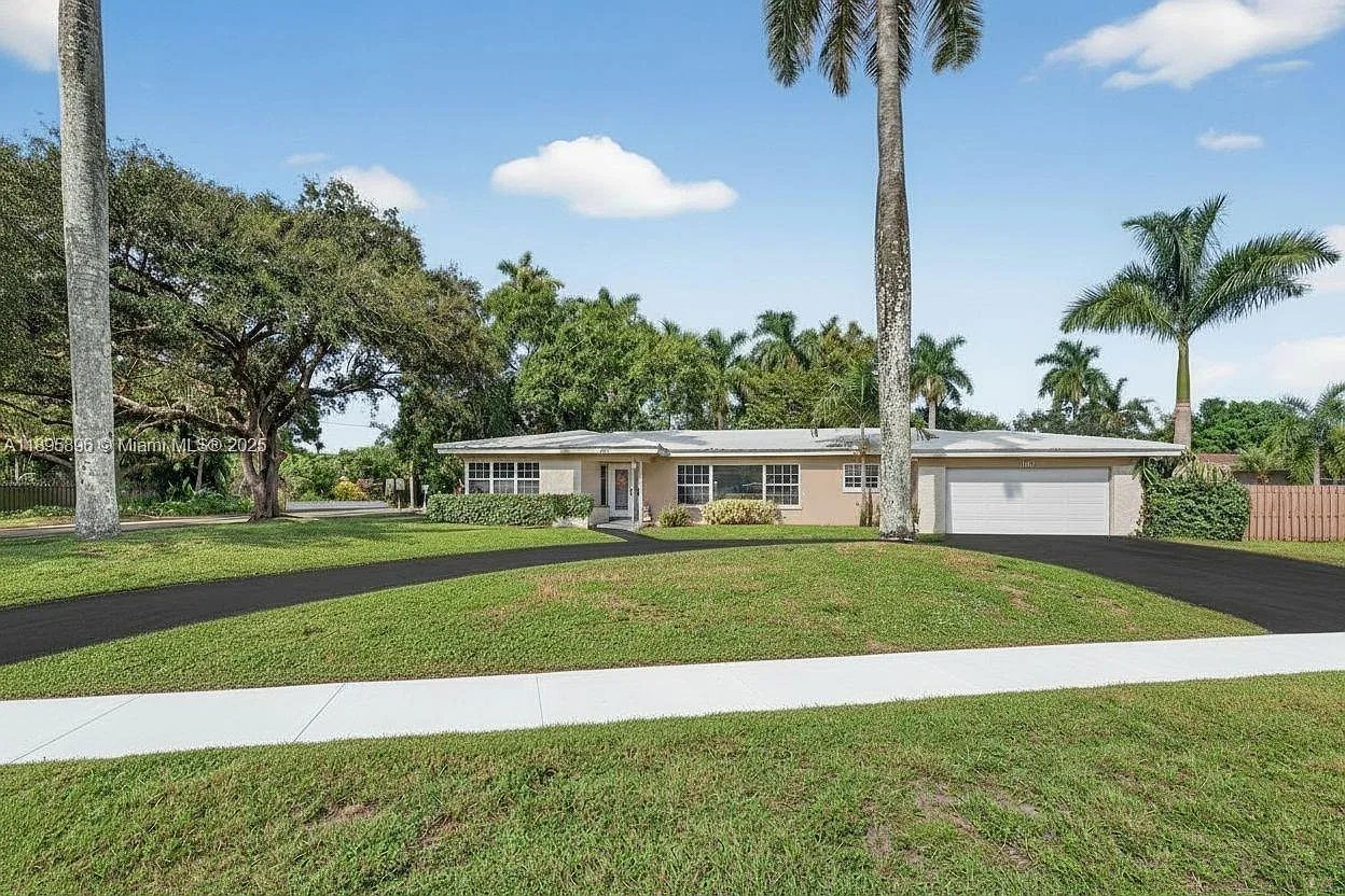 801 Holly Ln, Plantation