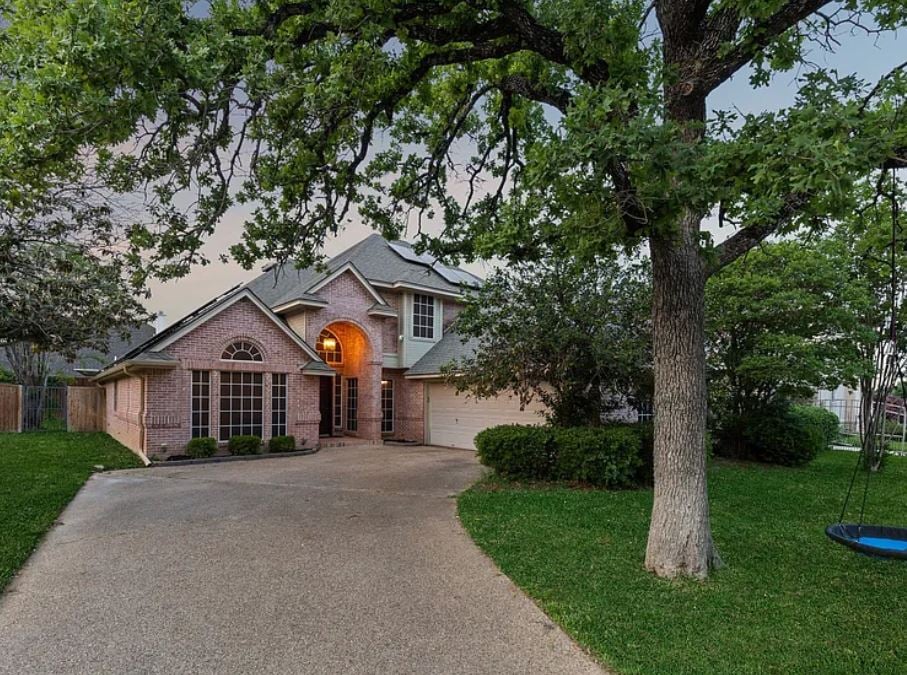 3203 Covina Ct, Arlington, TX 