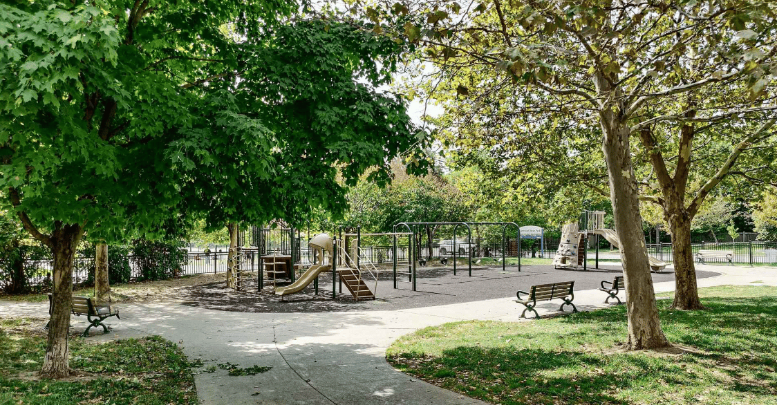 23 Lorraine Drive E 817, Toronto, ON 