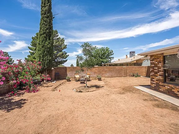 3004 Los Robles