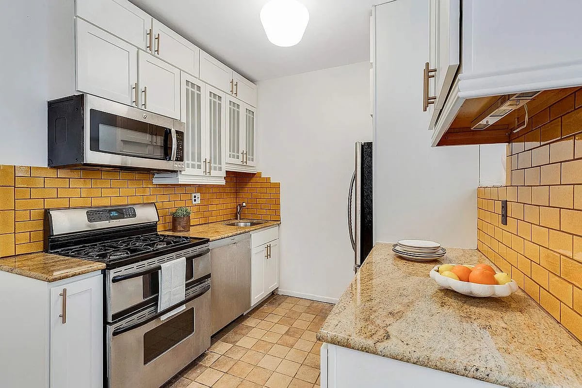 315 W 99th St APT 1B