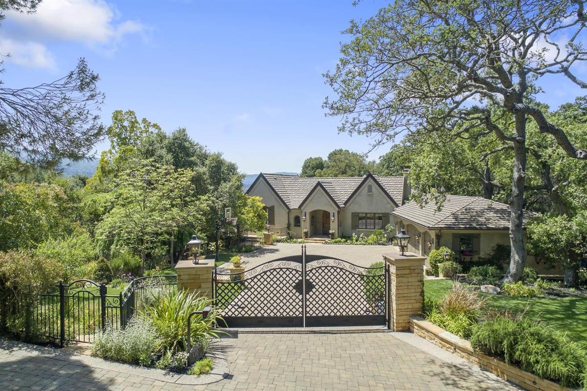 130 Wooded View Dr