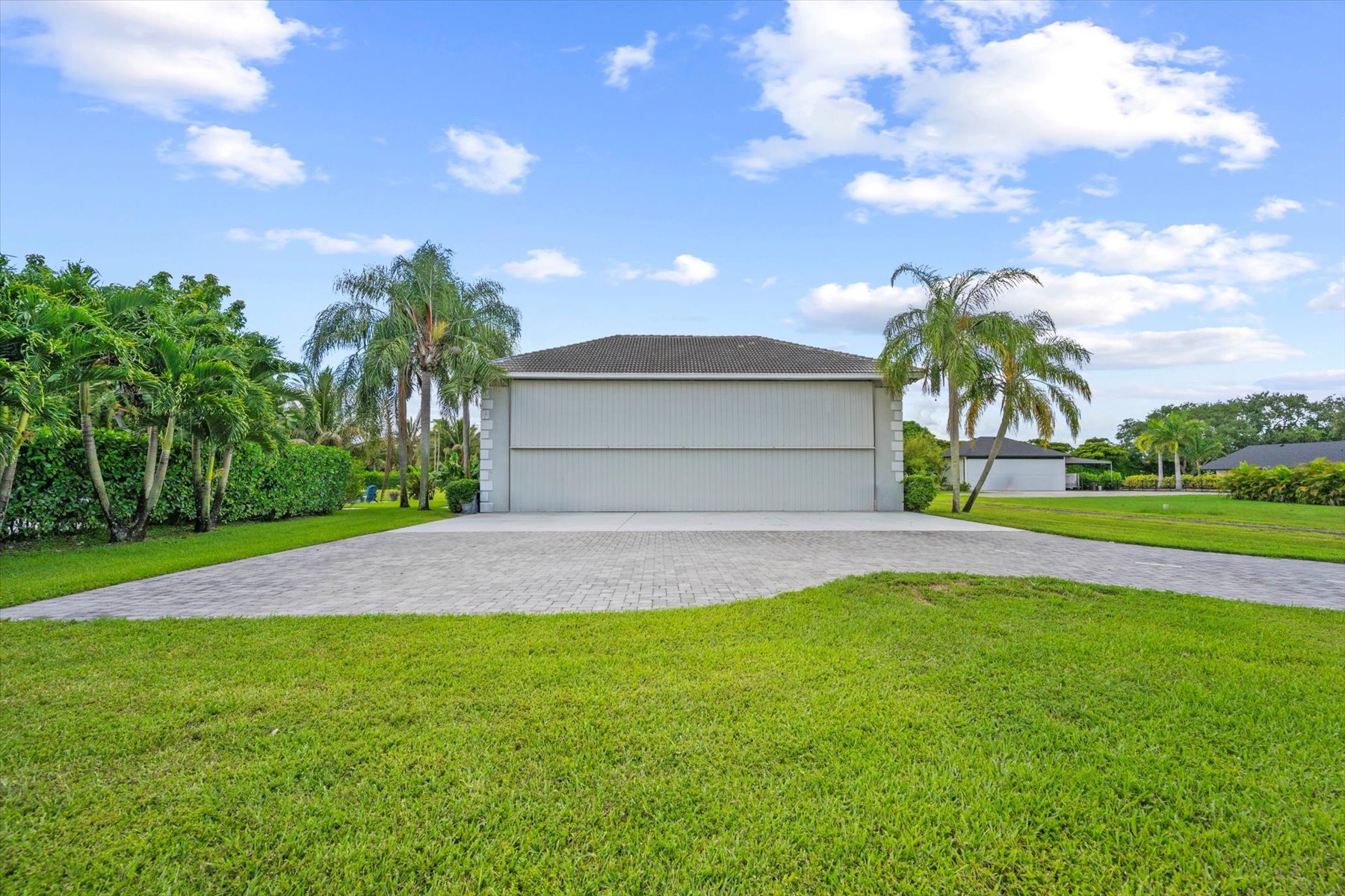 2900 Greenbriar Blvd