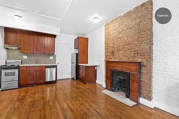 156 West 15th Street Unit: 3A