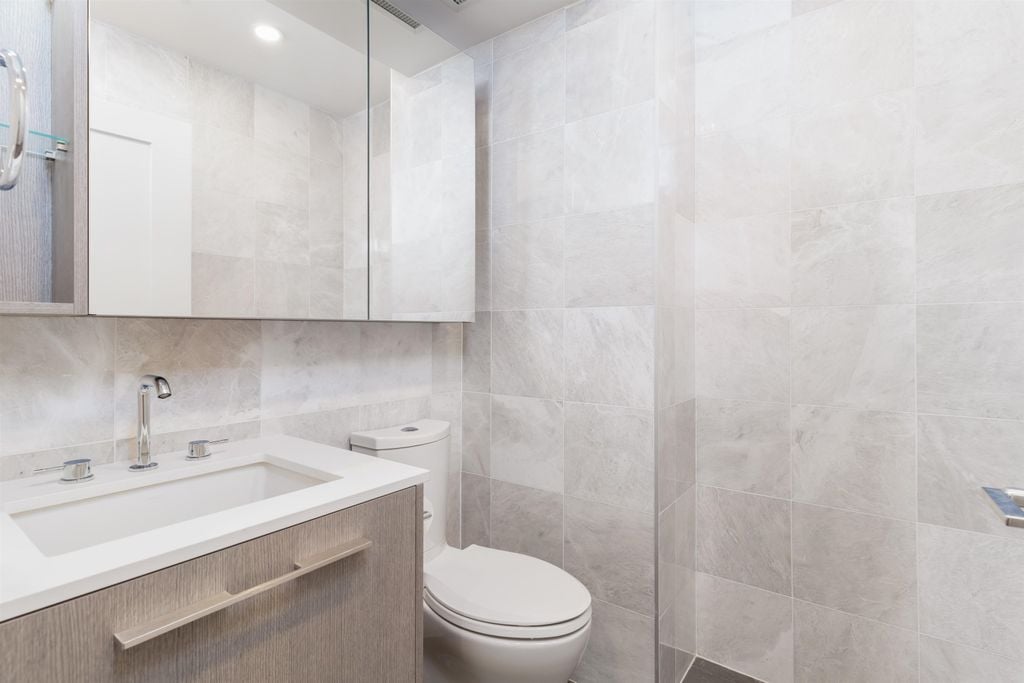 478 W 33rd Ave