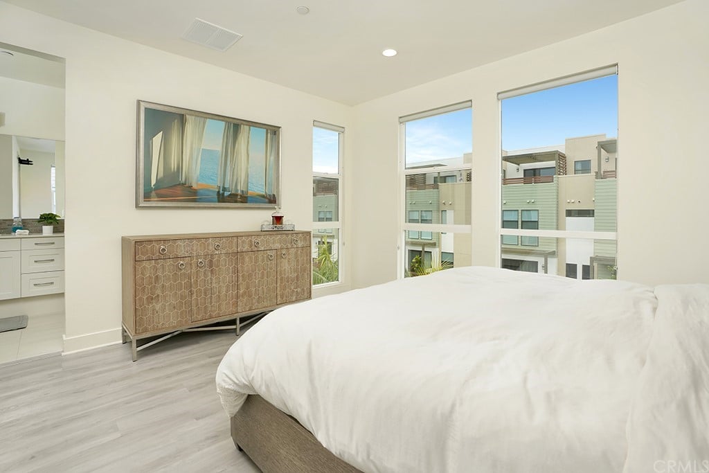 1687 Monarch 17 West