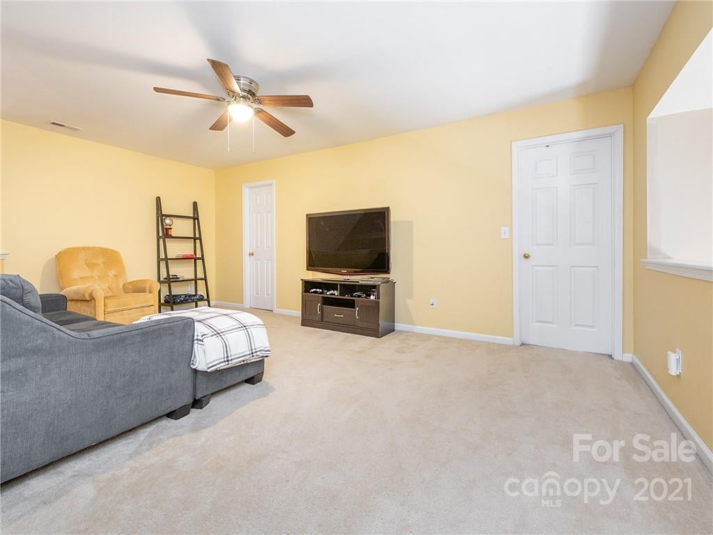 273 Notable Ln