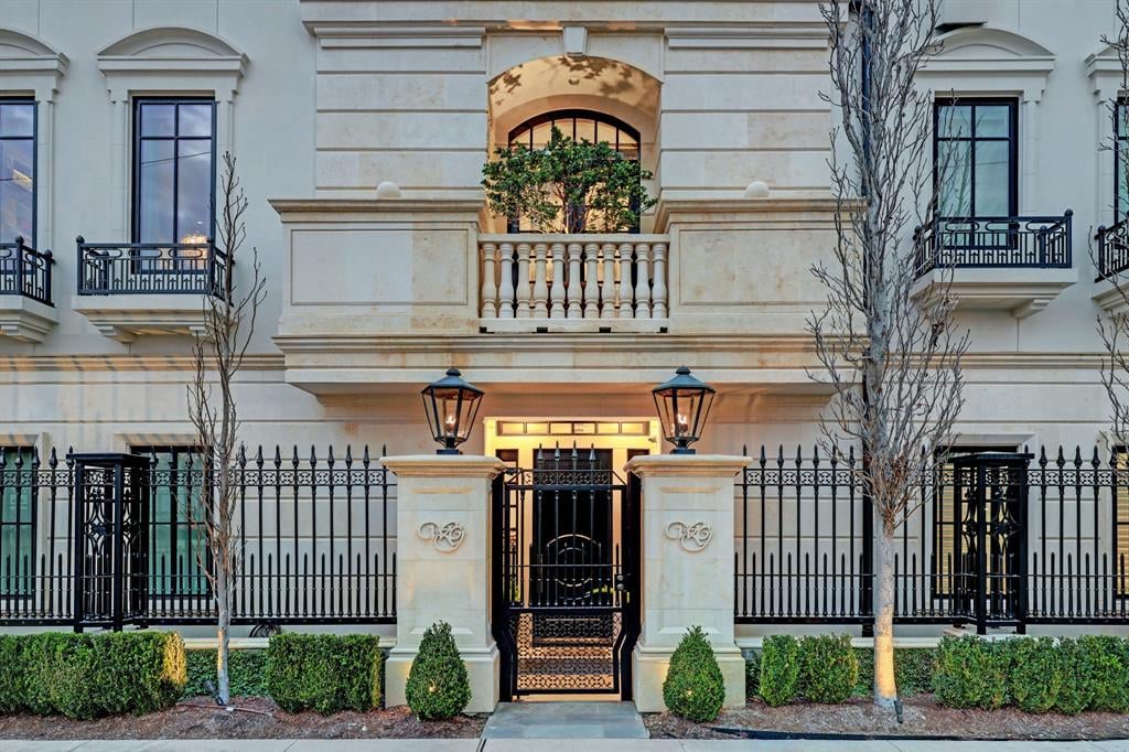 2415 San Felipe St, #13