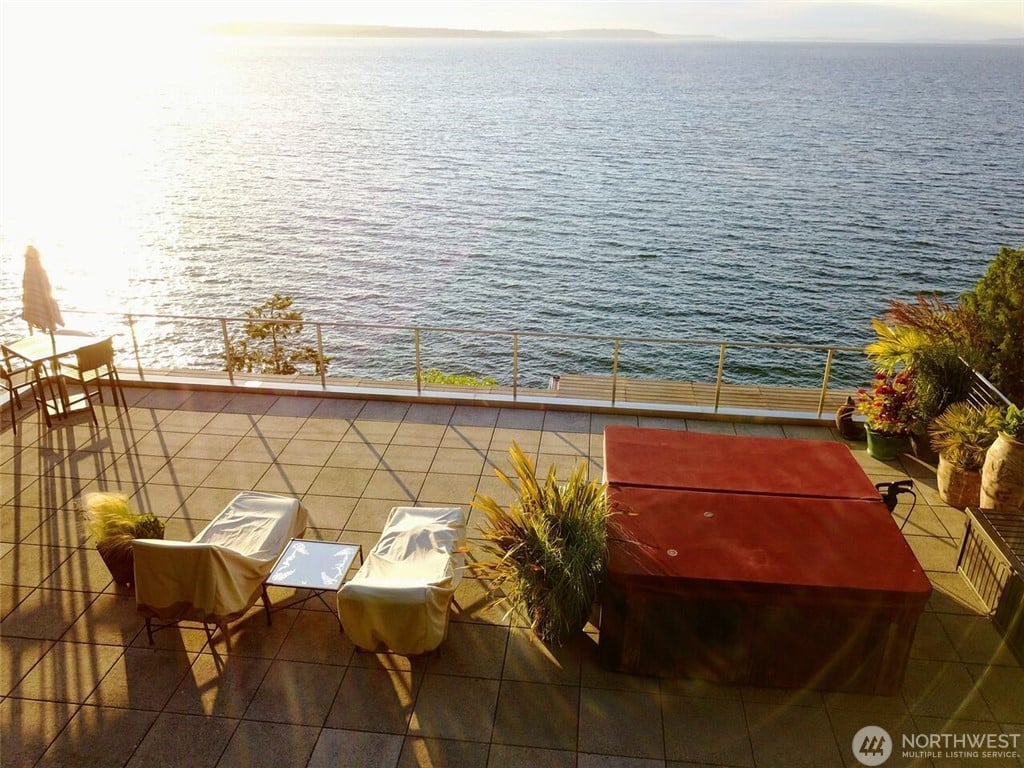 3266 NW Esplanade