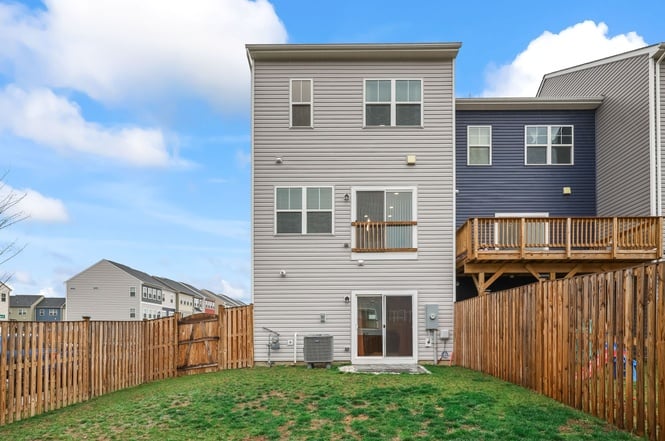 492 Parkland Dr