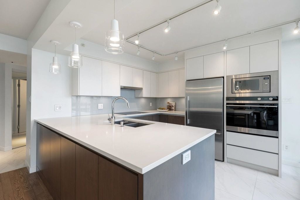 990 Beach Ave, #706