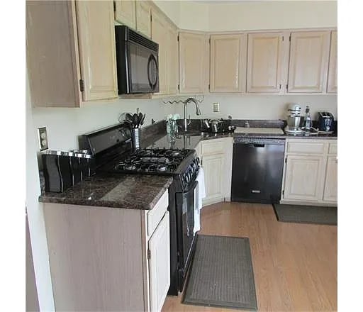 93 Jamie Ct