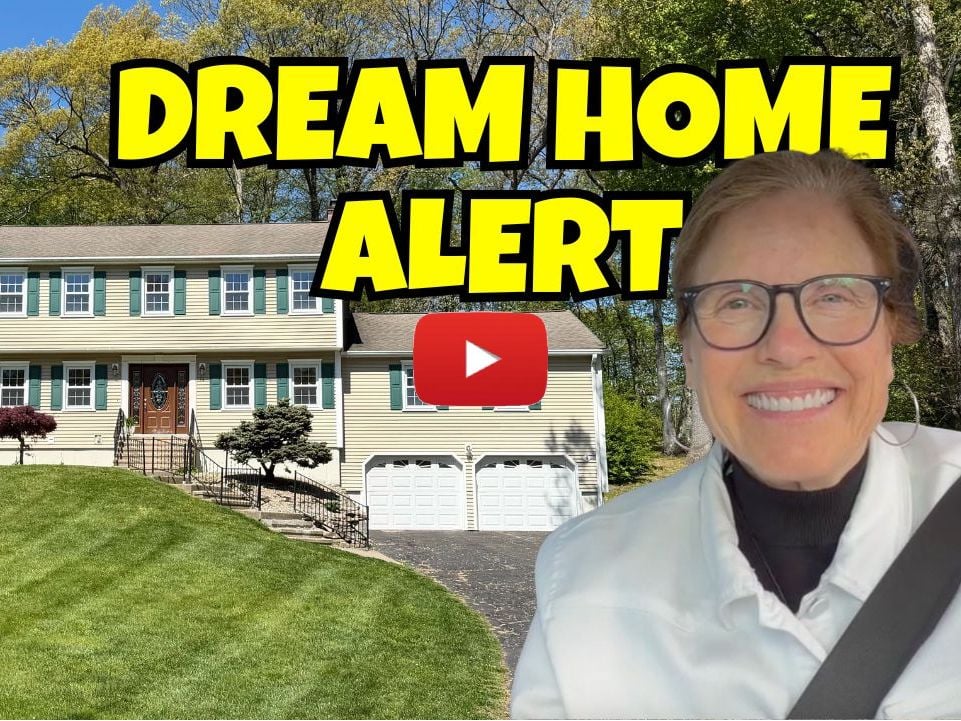  Inside a Coveted Whitney Farms Home