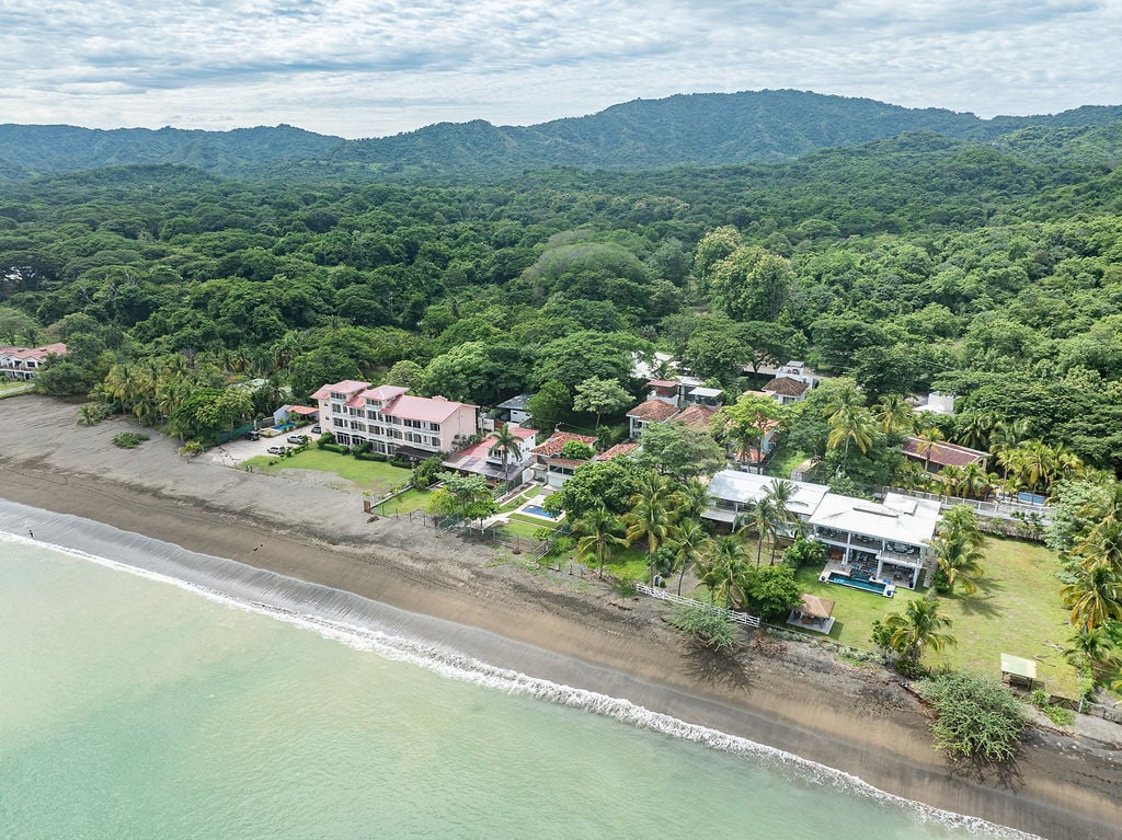 Casa Reye | Stunning 3-Bedroom Beach Home with Rooftop Ocean Views and Private Pool in Surfside, Playa Potrero