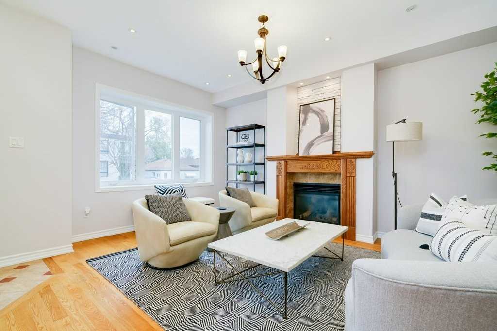 126 Meighen Ave