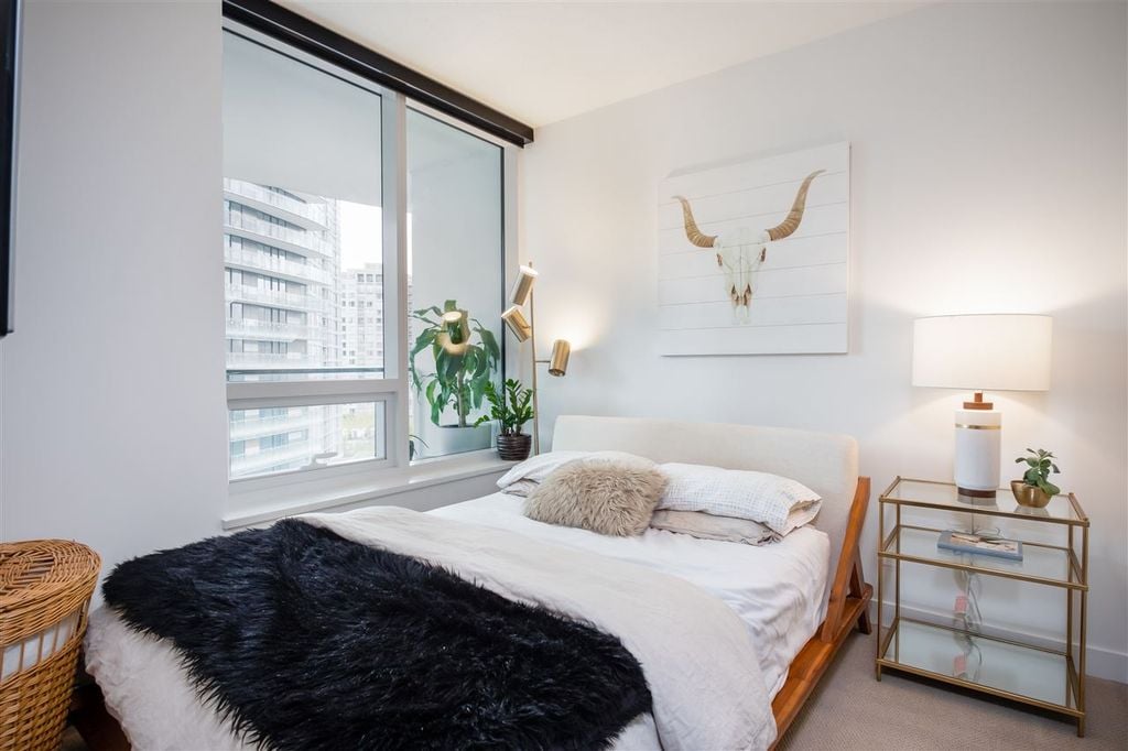 68 Smithe St, #1017