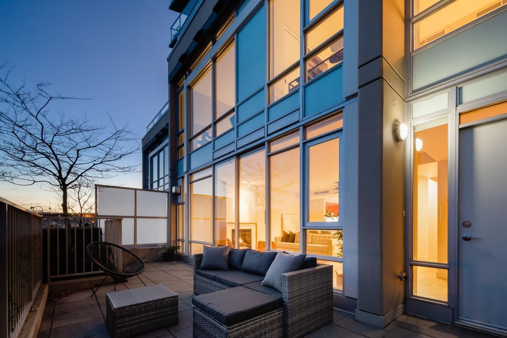 8 Smithe Mews, #TH183