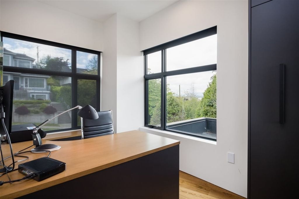 4385 Locarno Cres