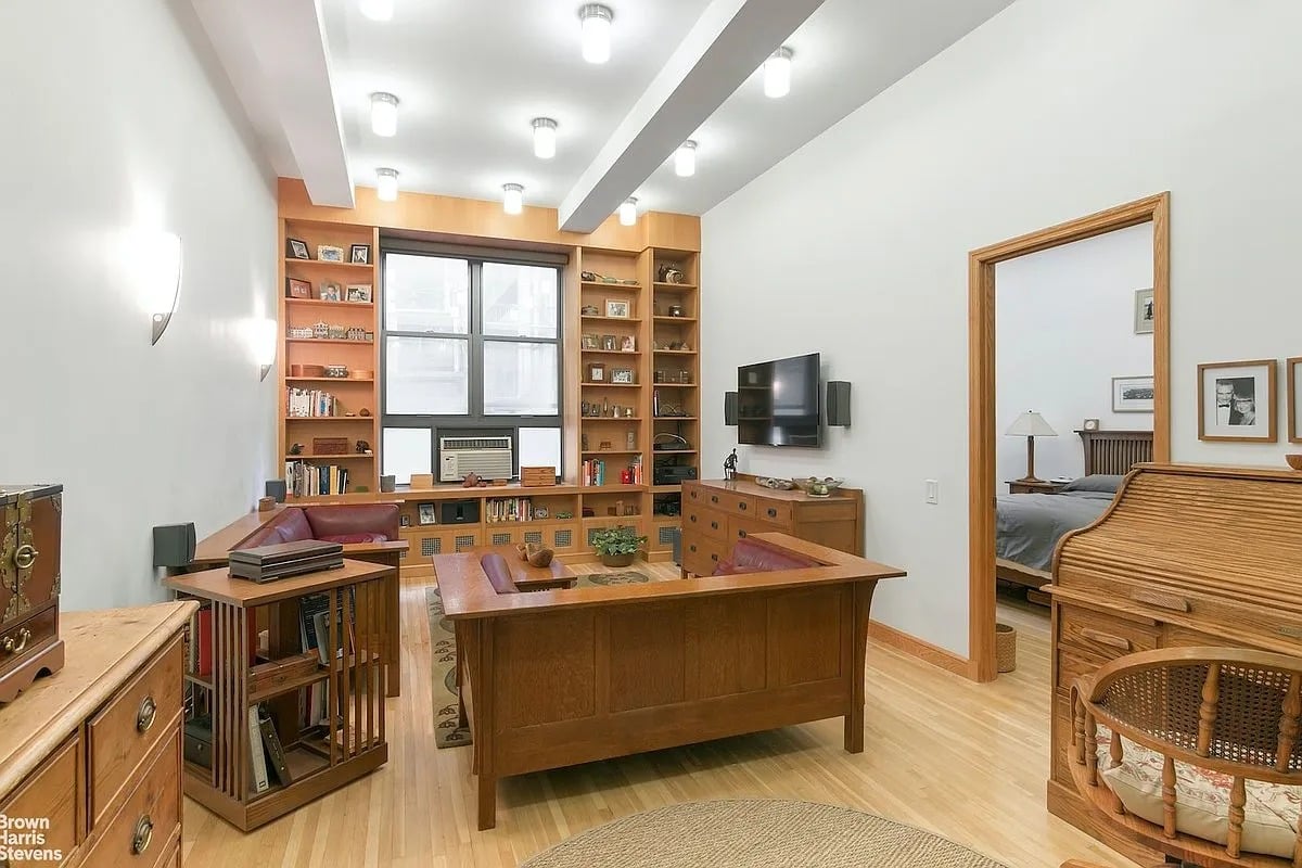148 W 23rd St #3B
