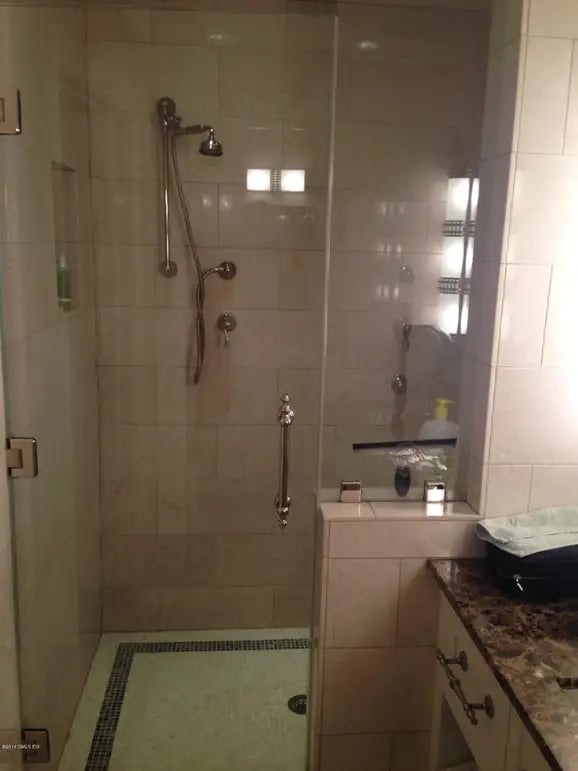 25 W Elm St APT 30
