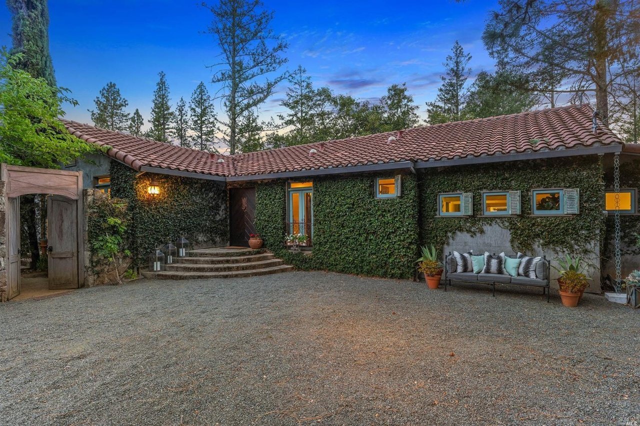 300 Alta Loma Dr