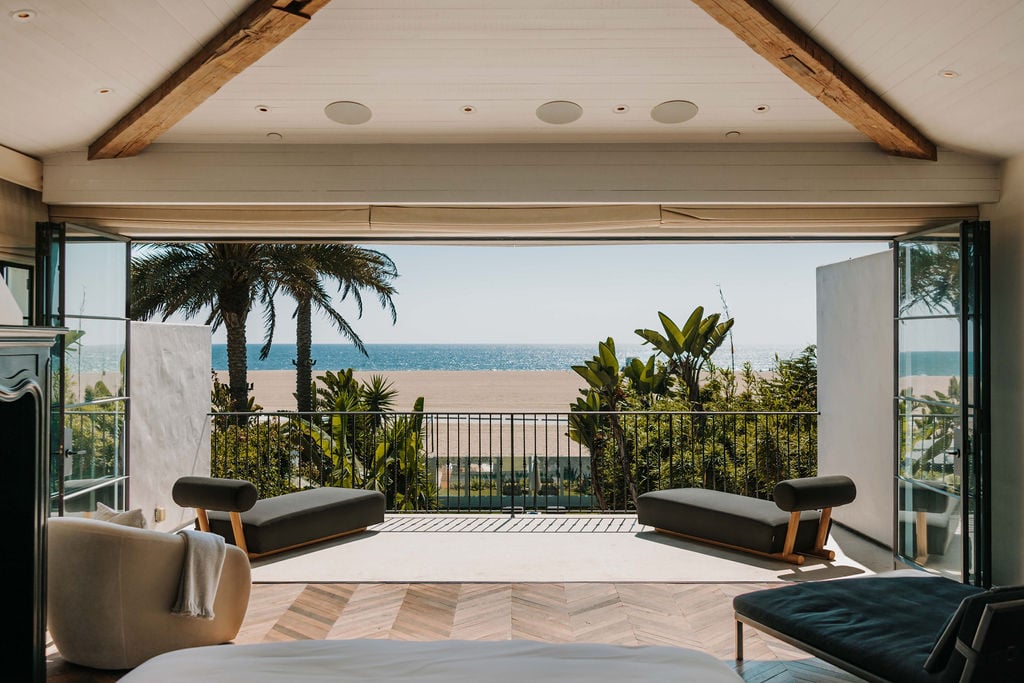 966 Palisades Beach Road