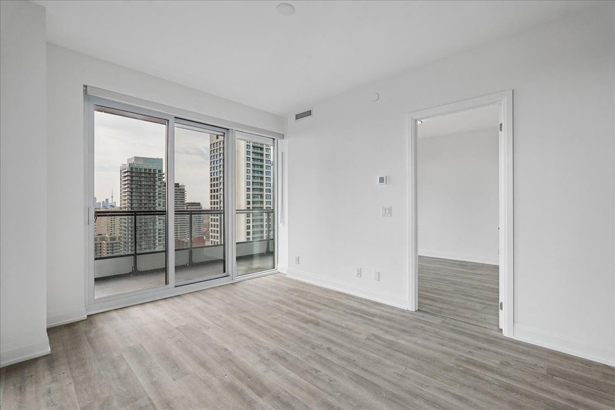 2-bedroom, 2-bathroom CORNER suite