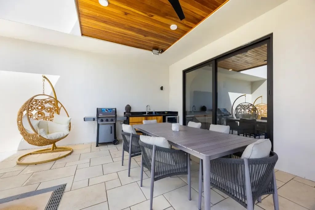 Elegant Tropical Oasis in Reserva Conchal