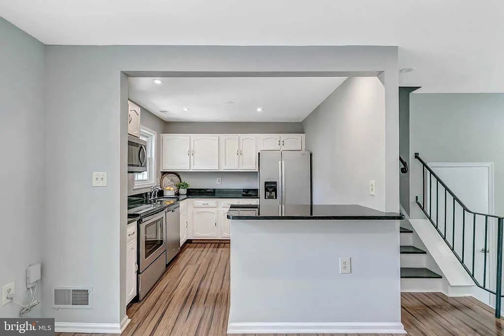 9838 Oakdale Woods Ct