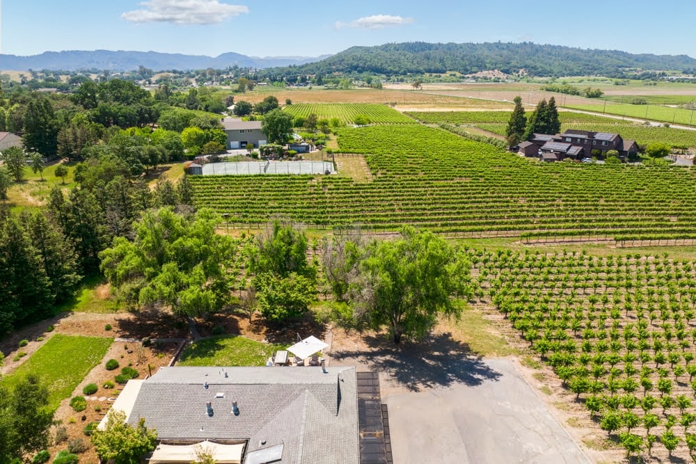 725 Lytton Station