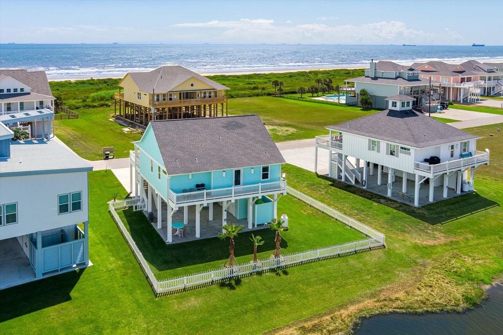 3837 Biscayne Beach Rd