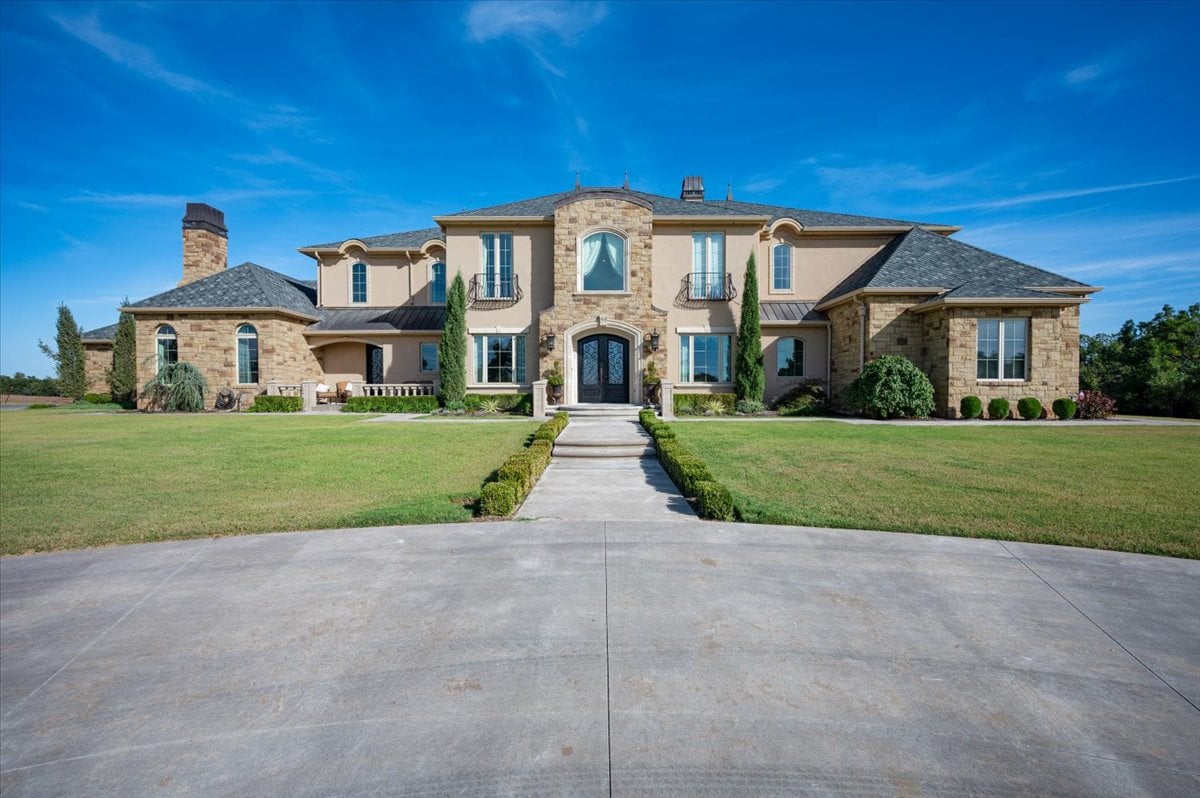 Casa Bella Estate – A Masterpiece of Luxury & Elegance in Mustang, Oklahoma - Wyatt Poindexter - The Agency 