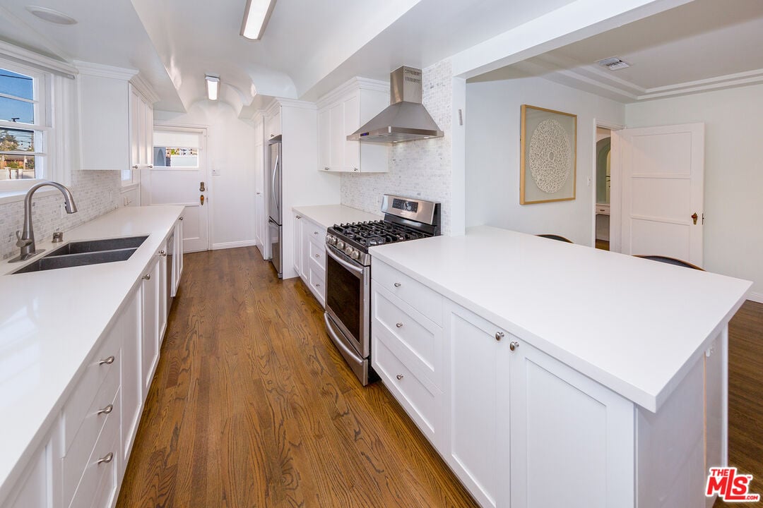 1800 S Sherbourne Dr