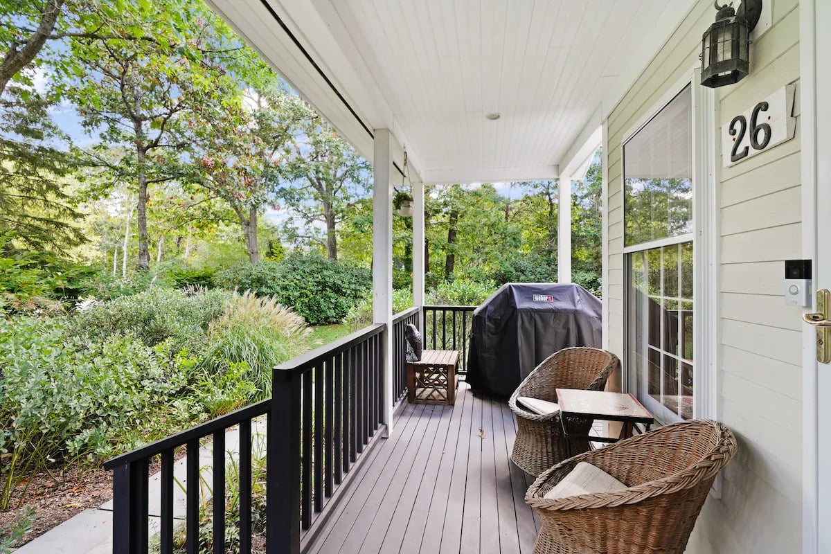 Renovated Oak Bluffs Retreat With Lagoon Access