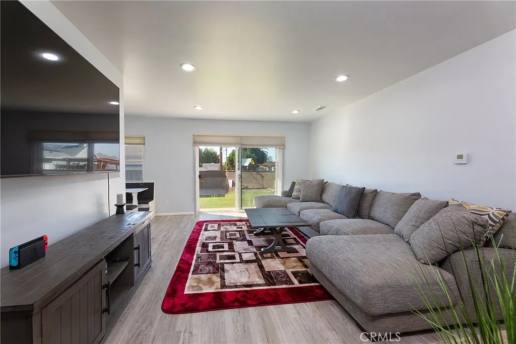858 E Jefferson Ave