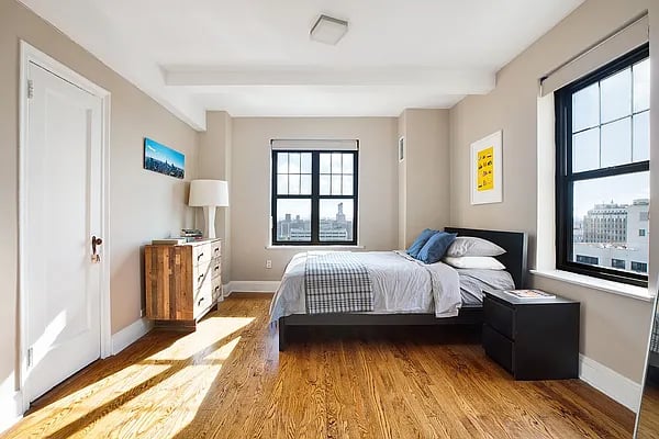 200 East 16th Street Unit: 16L