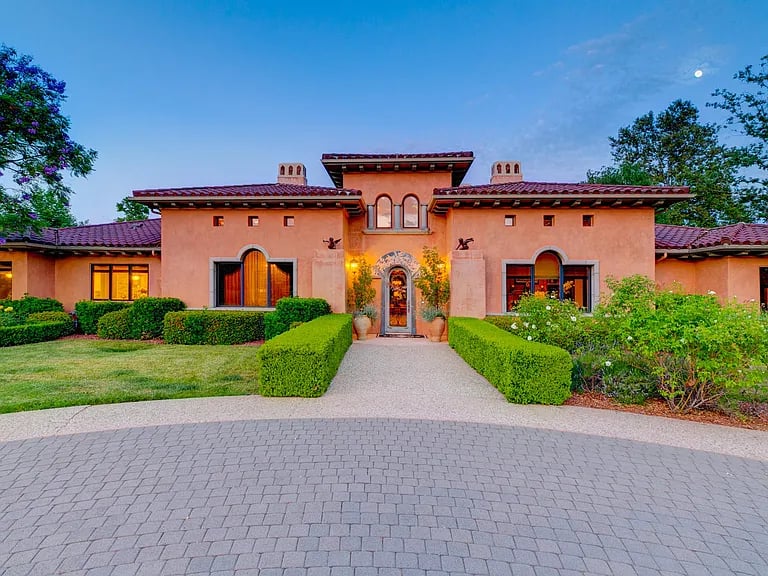 12460 Linda Flora Dr
