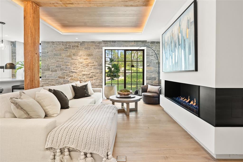 41 Richmondville Avenue Unit: 206