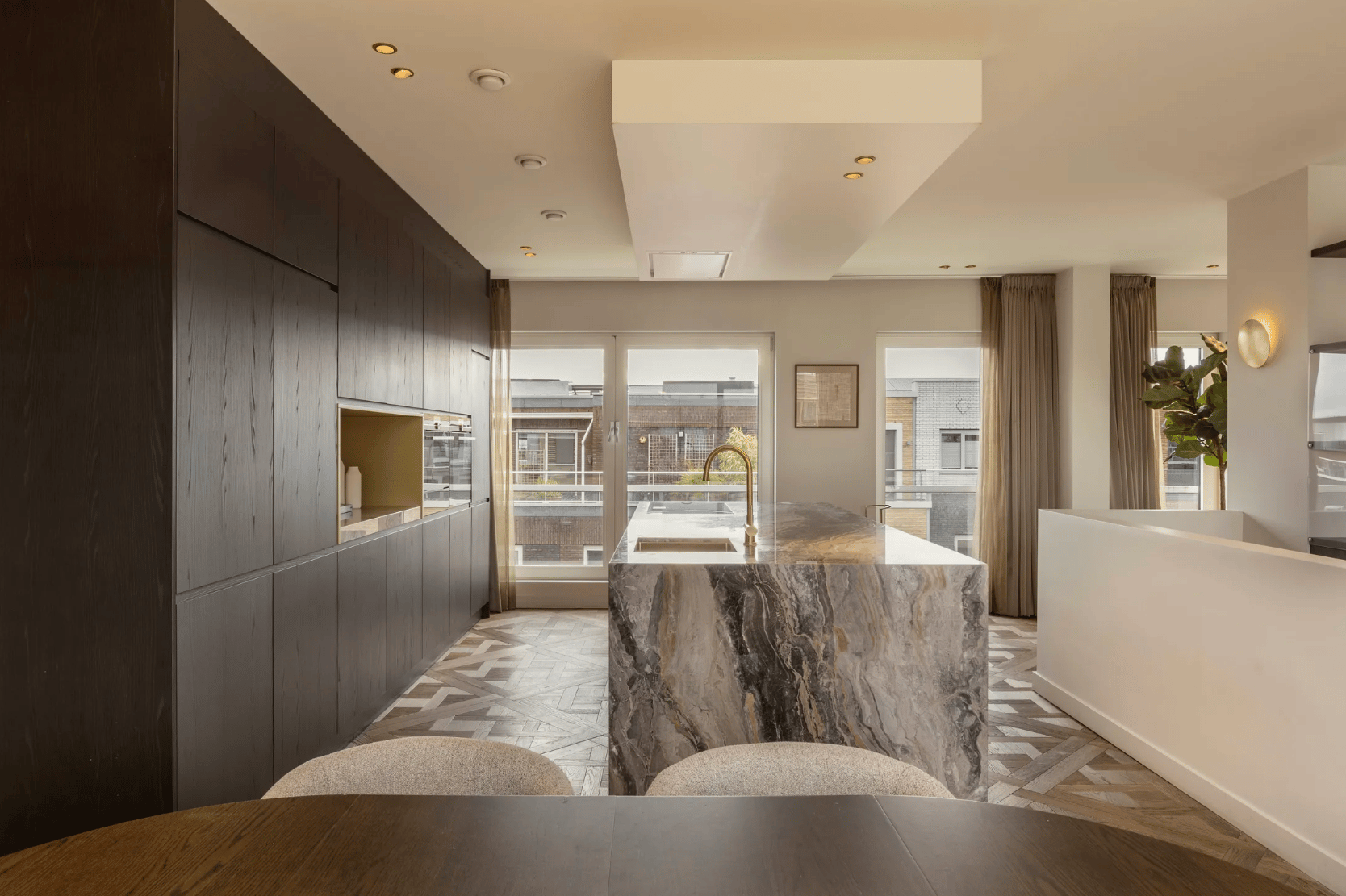 HIGH-END PENTHOUSE