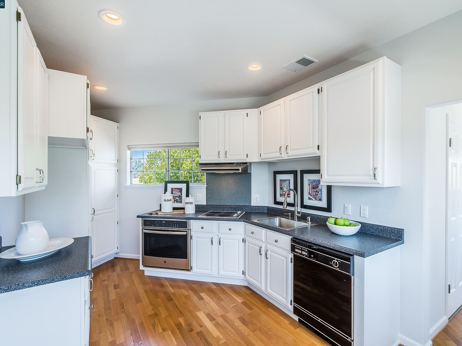26 Broadview Ter