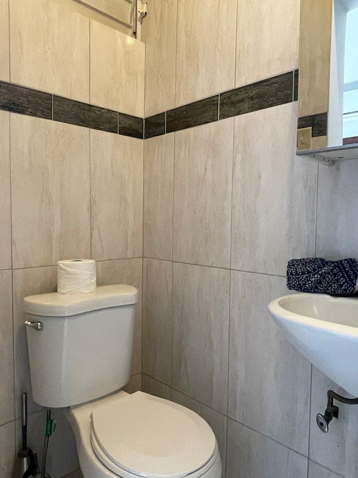 Beach House Apt 9 • 1BR + Sofa Bed • Full Kitchen - Airbnb