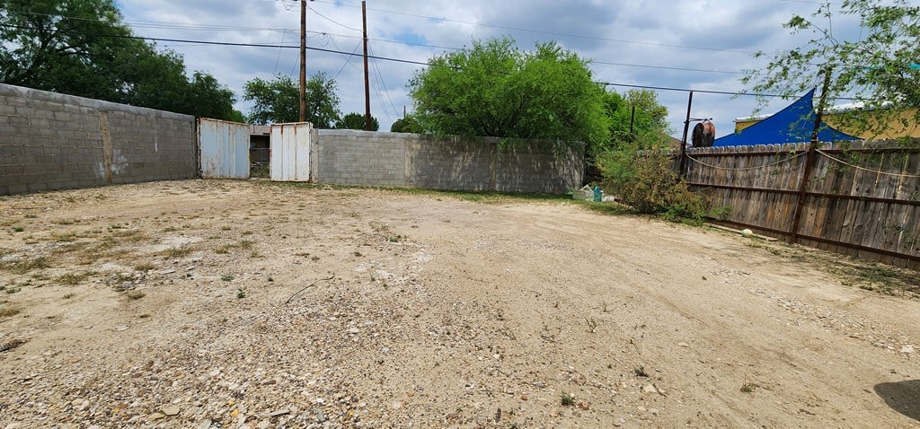 2335 El Indio Hwy