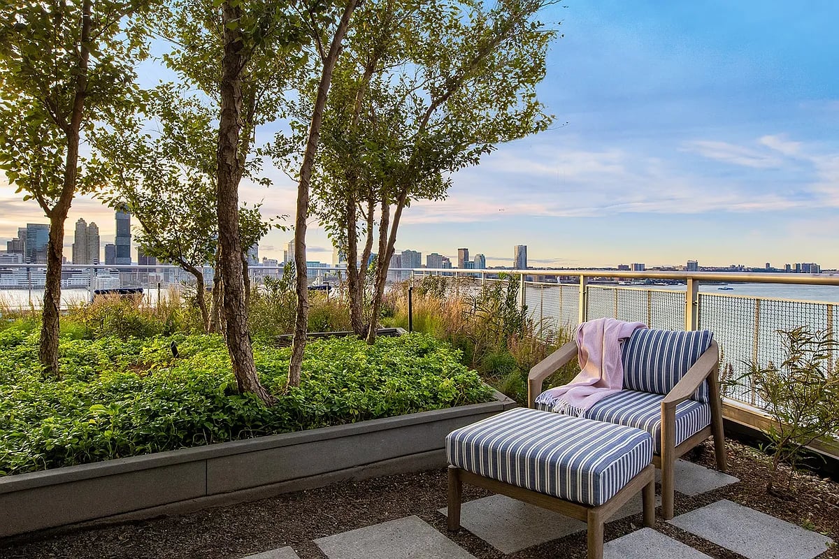 20 River Terrace Unit: 14M