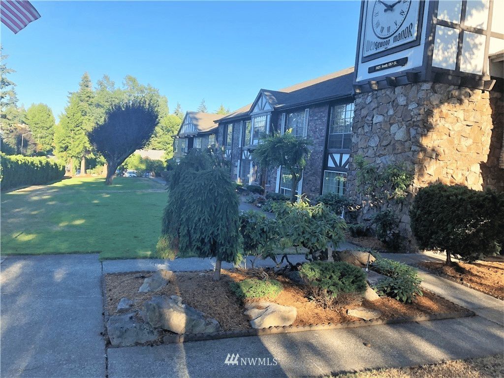 3425 S 176th St, #402